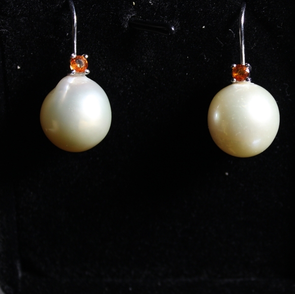 18k Pearl and Sapphire Drop Earrings - Picture 12 of 14